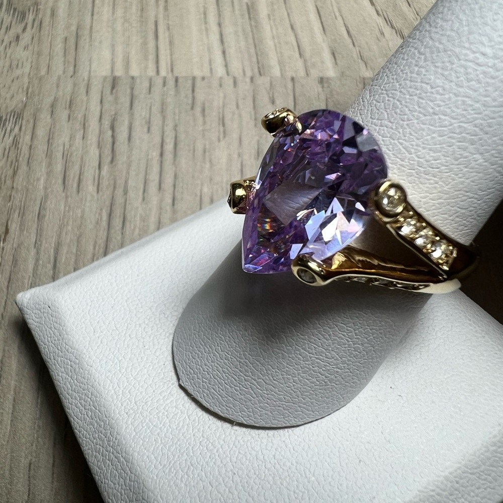 Nolan Miller Glamour Collection Purple Pear Cut Crystal Ring Size 9 - Picture 2 of 7
